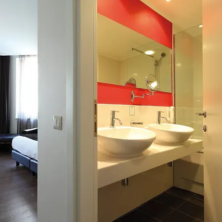 By Ihg Genova